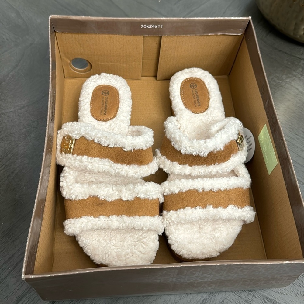 Giani Bernini Tameenna Lug Sole Furry Slippers - Picture 2 of 6